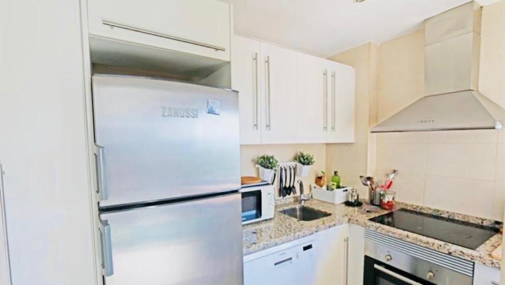 A kitchen or kitchenette at Fantastic apartment sea view near Puerto Banus