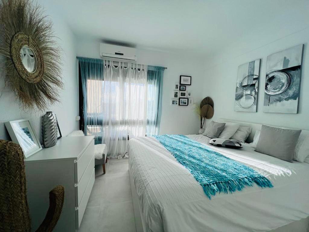 A bed or beds in a room at Fantastic apartment sea view near Puerto Banus