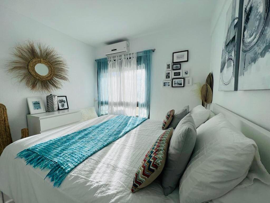 A bed or beds in a room at Fantastic apartment sea view near Puerto Banus