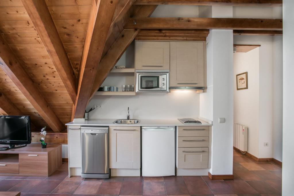 Kuchyňa alebo kuchynka v ubytovaní Apartamentos SNÖ Mont Romies Unhola