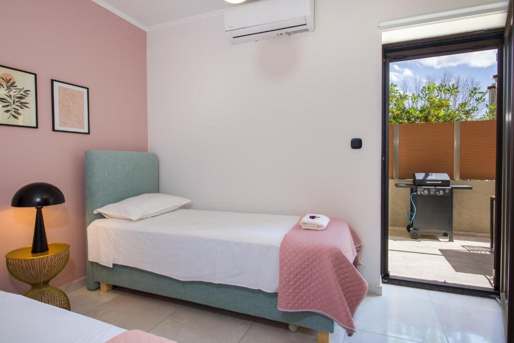 Posteľ alebo postele v izbe v ubytovaní Anastasia & Maria Luxury Residence