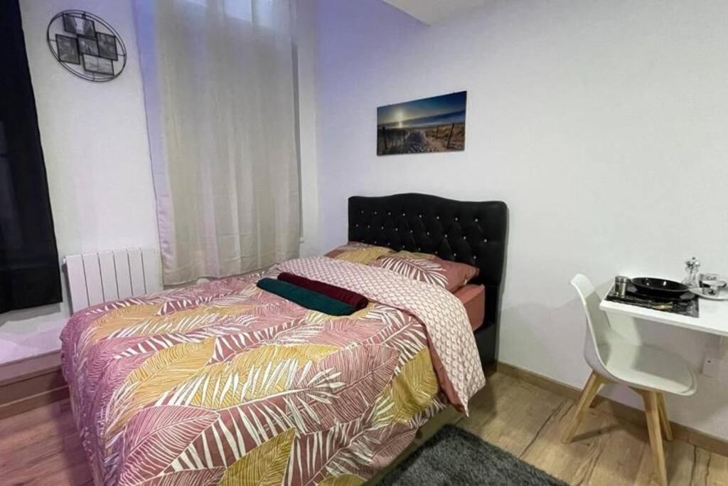Postel nebo postele na pokoji v ubytování Le prestige centre-ville de Douai