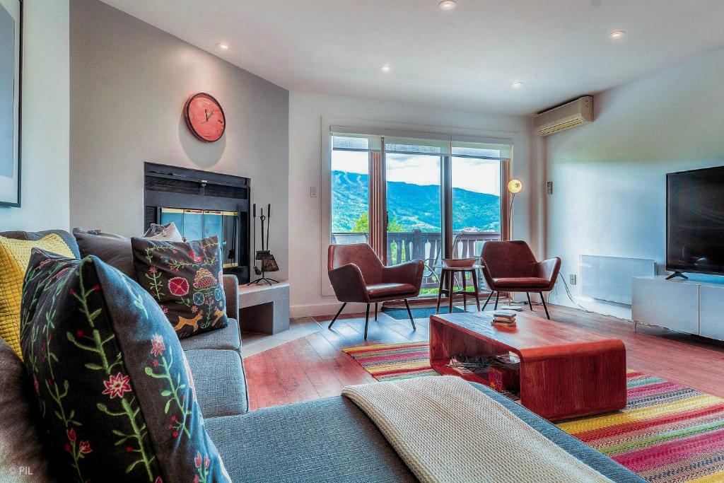 Istumisnurk majutusasutuses Amazing Lakemountain View 5min To Tremblant464