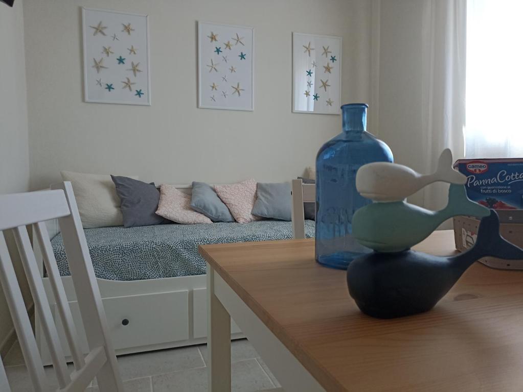 Гостиная зона в BlueSun Apartments