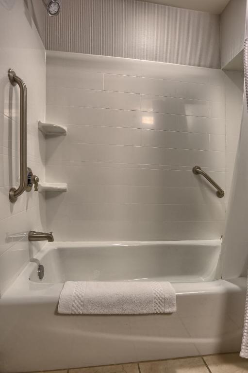 Courtyard by Marriott Harrisburg West/Mechanicsburg - King Room Met Bankbed