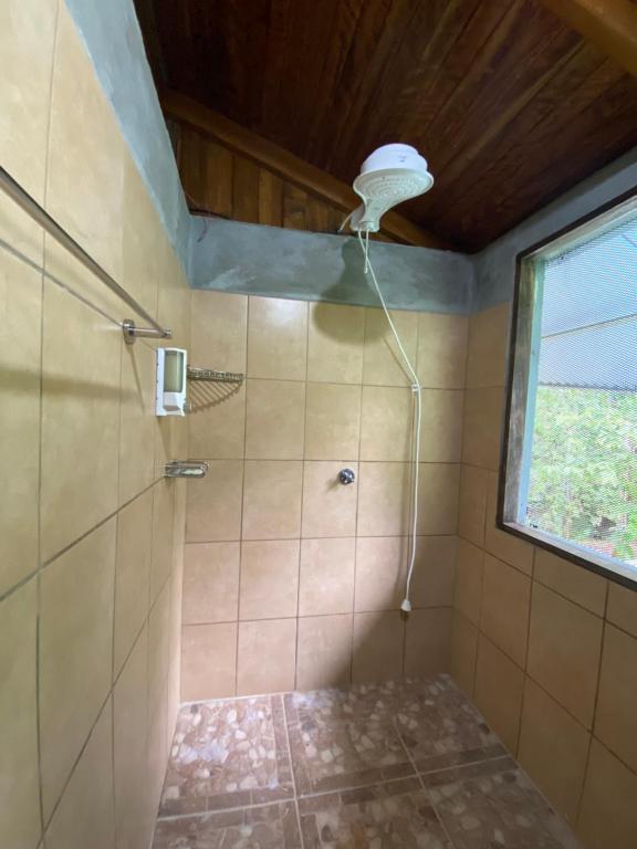 Salle de bains dans l'établissement La Amapola Lodge, Bungalow en Península de Osa.
