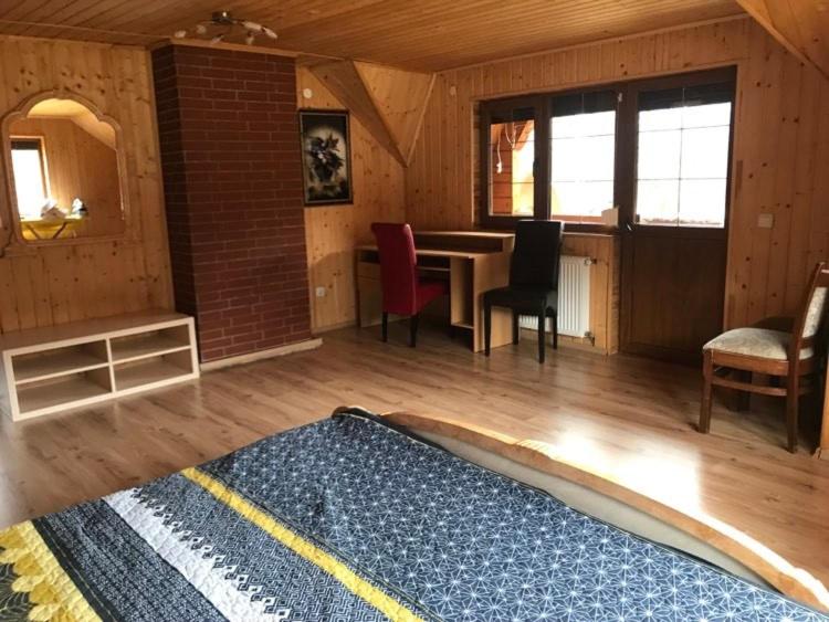 Postel nebo postele na pokoji v ubytování Kvasy 838
