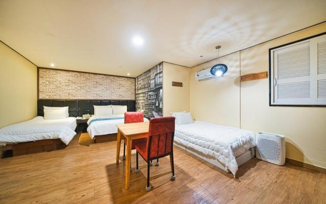 Chakan Hotel - Triple Room
