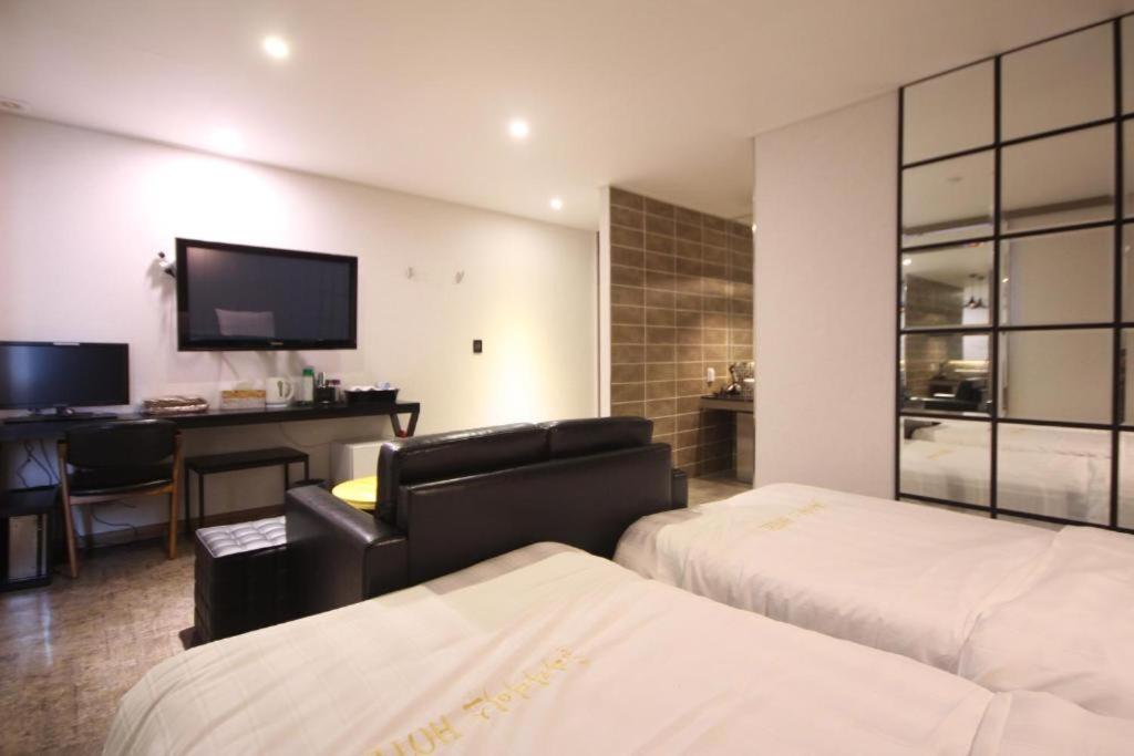Paradise Hotel - Dwin Room