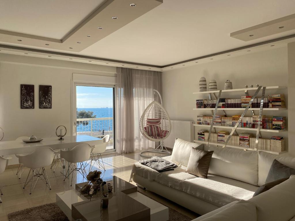 Prostor za sedenje u objektu Classy Seaside Suite with Amazing View