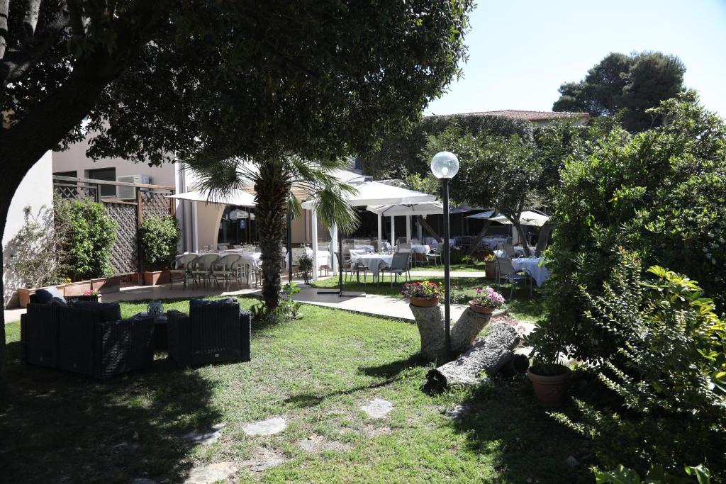 Zahrada ubytování HOTEL VULCI