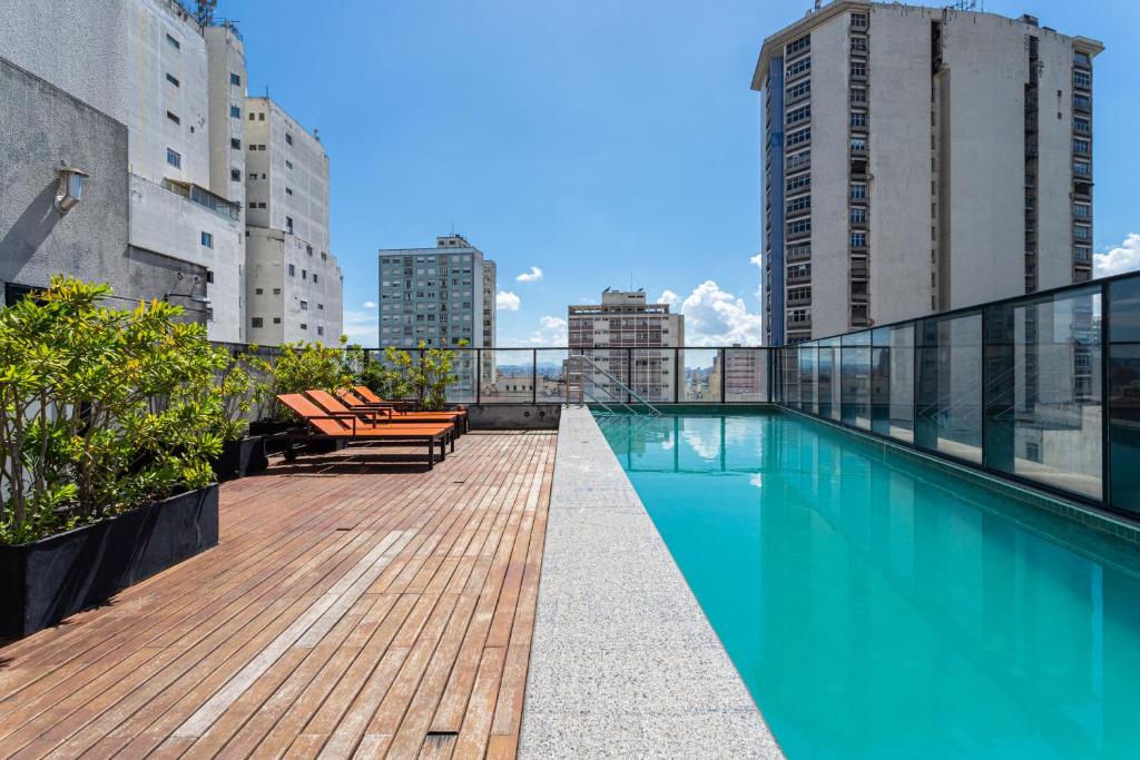 a swimming pool on the roof of a building at Aurora Paulistana a passos do Metrô República in Sao Paulo