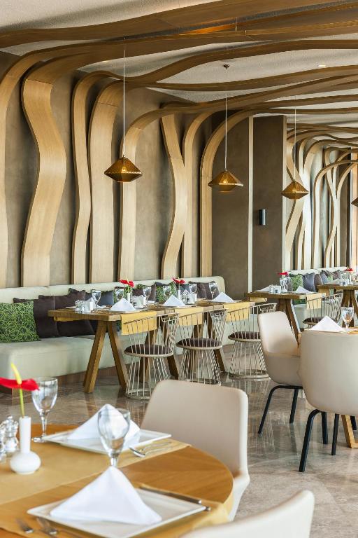 Um restaurante ou outro lugar para comer em Tasigo Eskisehir