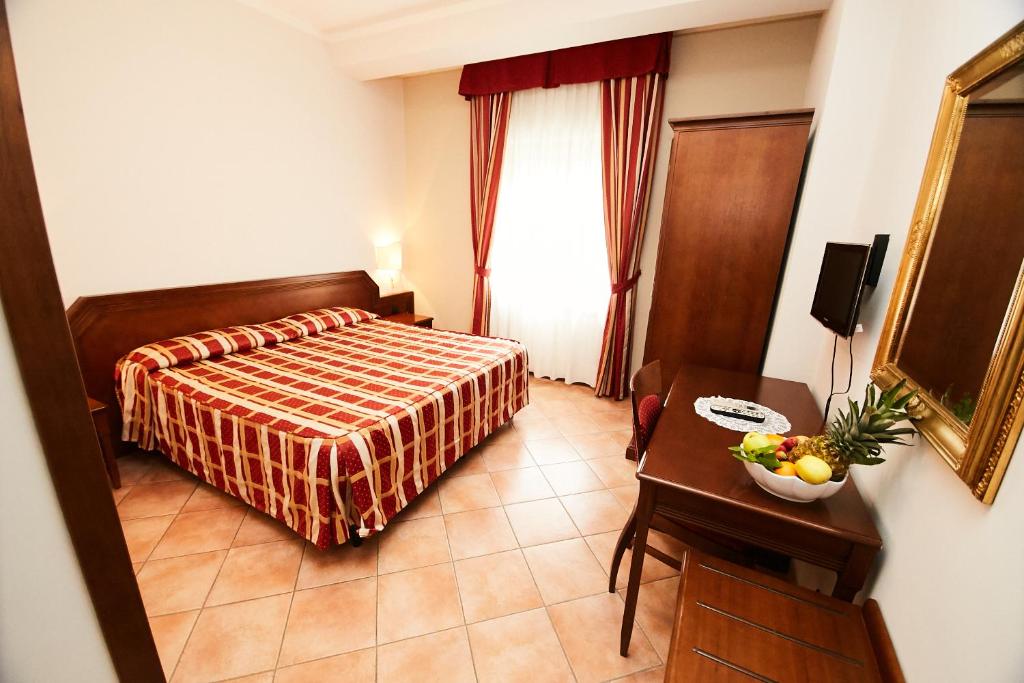 Postel nebo postele na pokoji v ubytování HOTEL VULCI