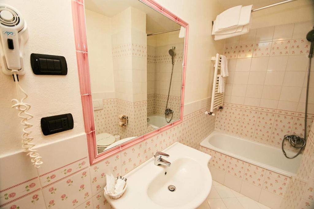 Koupelna v ubytování HOTEL VULCI
