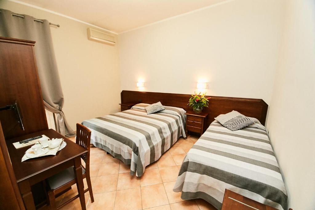 Postel nebo postele na pokoji v ubytování HOTEL VULCI