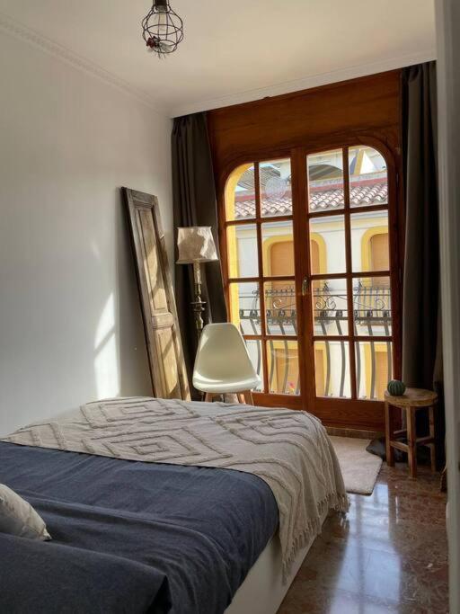 Postel nebo postele na pokoji v ubytování Cal SalMaré seafront apartment with rooftop terrace and pool