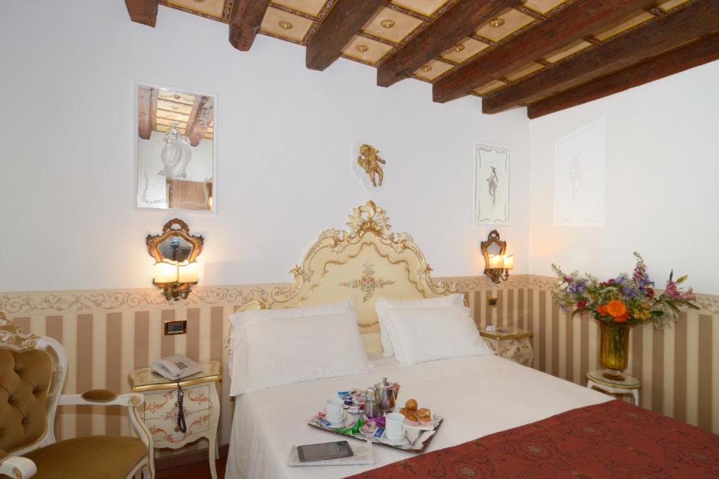 Postel nebo postele na pokoji v ubytování UNAHOTELS Ala Venezia-Adults 16