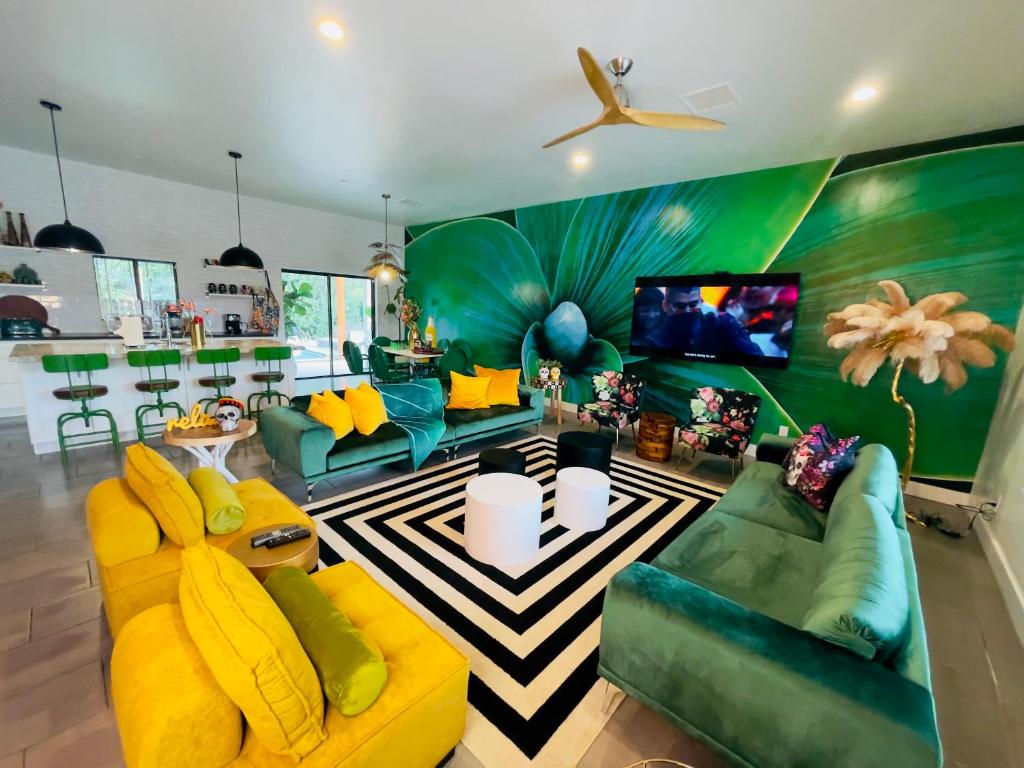 The Living Room Cafe Scottsdale | Cabinets Matttroy