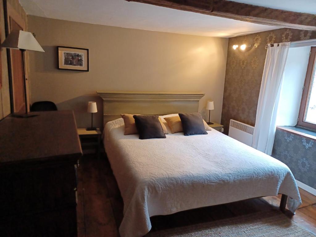 Postel nebo postele na pokoji v ubytování Maison d'Engon charme nature