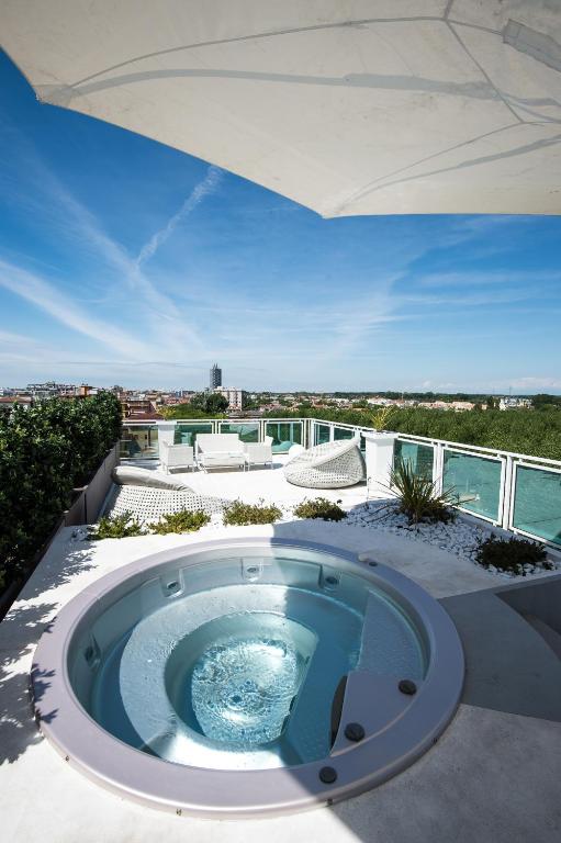 Bazén v ubytování Hotel Colombo nebo v jeho okolí