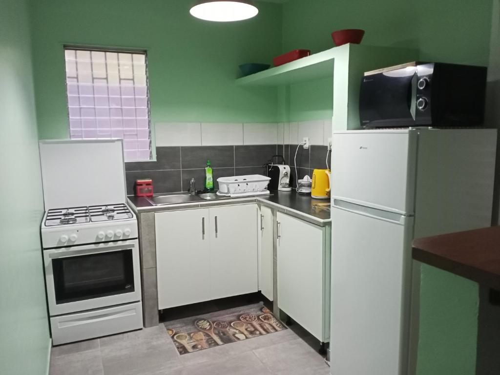 Kuchyň nebo kuchyňský kout v ubytování Paradis Caché - Confort Terrasse - Kybo Karaib Location - pkg - Mtgne