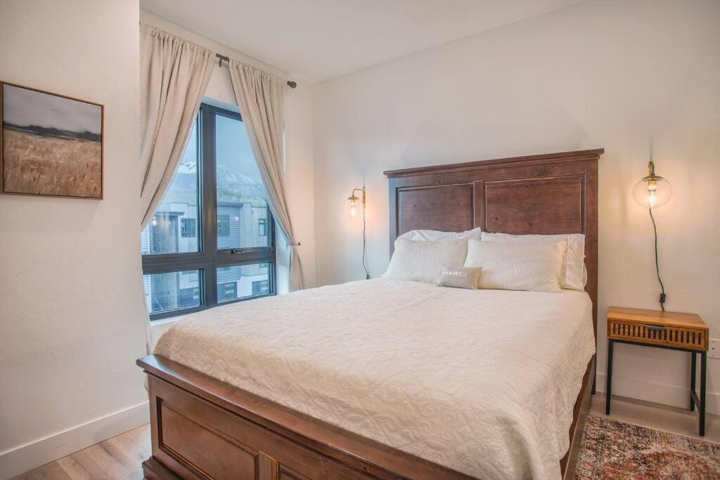 Posteľ alebo postele v izbe v ubytovaní Cozy- Mountain Style - River View apartment - Colorado