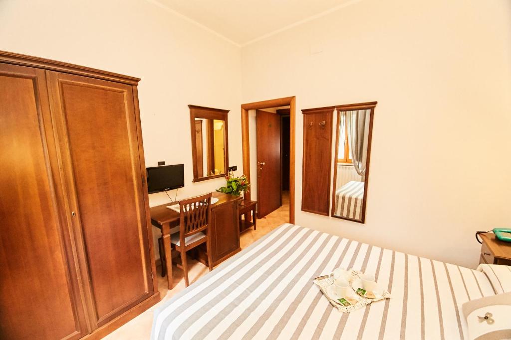 Postel nebo postele na pokoji v ubytování HOTEL VULCI