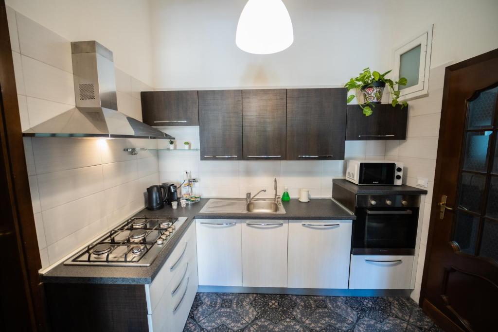 A kitchen or kitchenette at Al Corso 213
