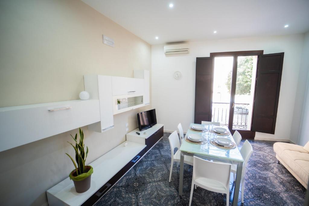 A kitchen or kitchenette at Al Corso 213