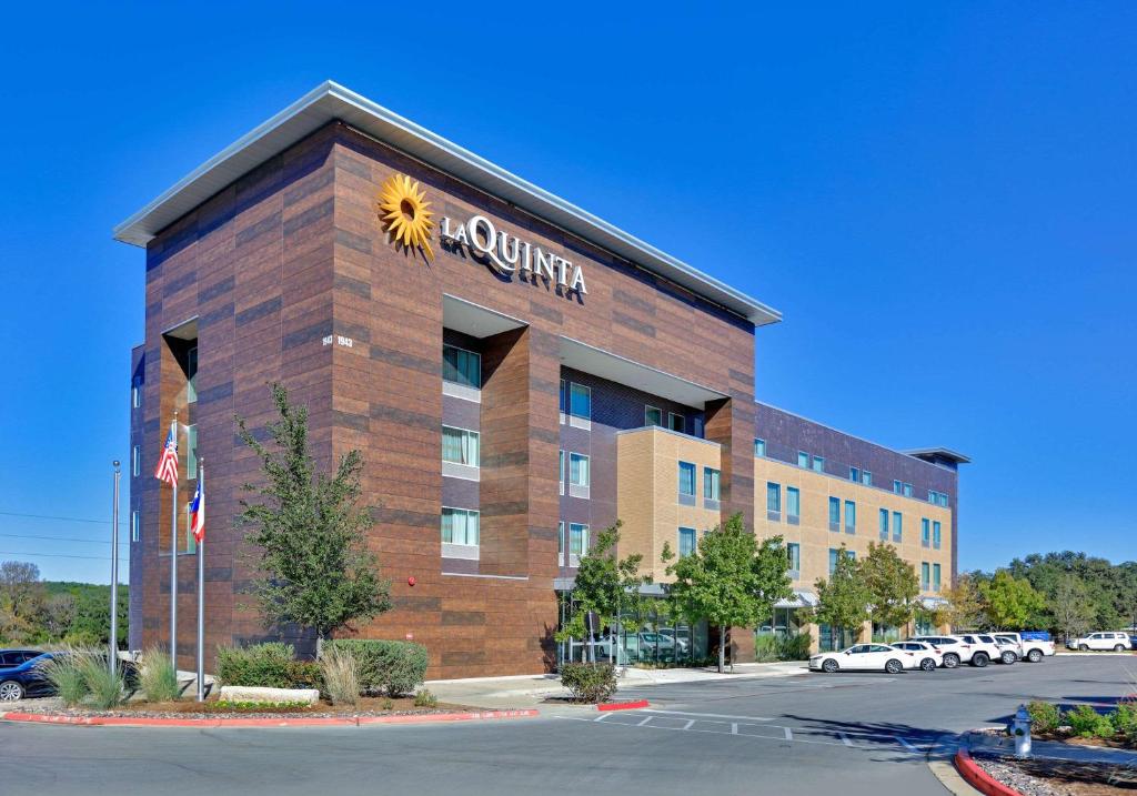 a hotel with a sunflower sign on the side of a building at La Quinta Inn & Suites by Wyndham Lakeway in Lakeway