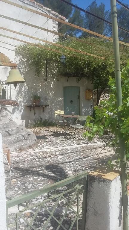 Το κτήριο όπου στεγάζεται  το διαμέρισμα