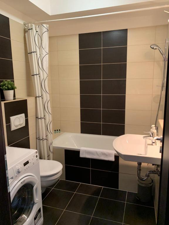 Kúpeľňa v ubytovaní Corvin Sun Downtown Apartment