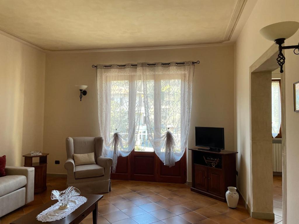 A television and/or entertainment centre at Casa Dani