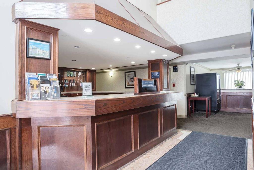 Lounge nebo bar v ubytování Sandman Inn Smithers