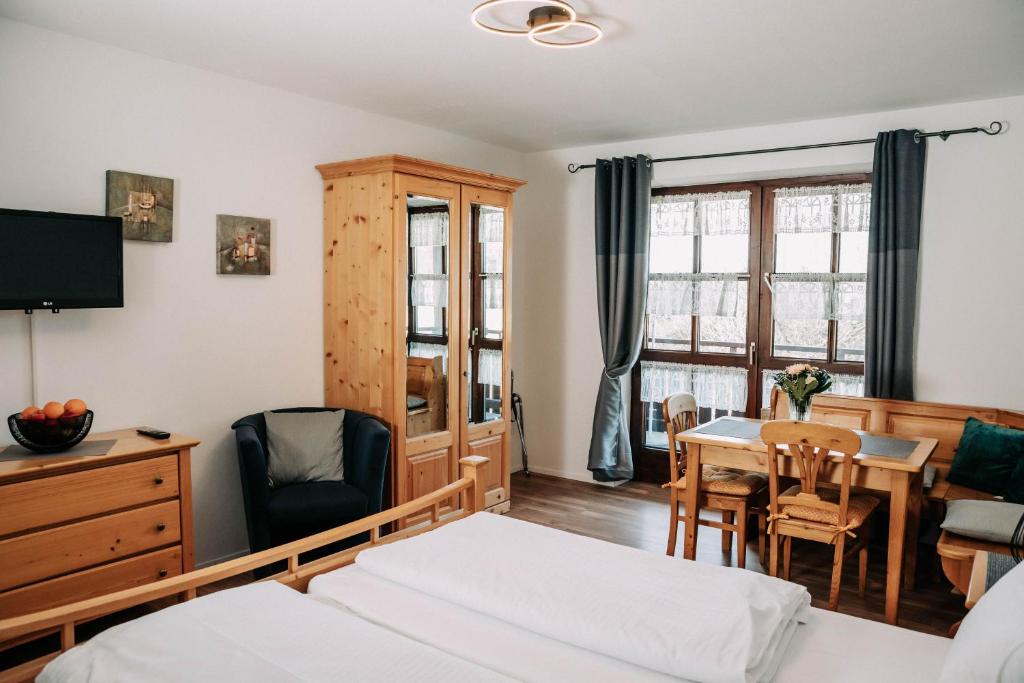 Postel nebo postele na pokoji v ubytování Waldpension Jägerstüberl