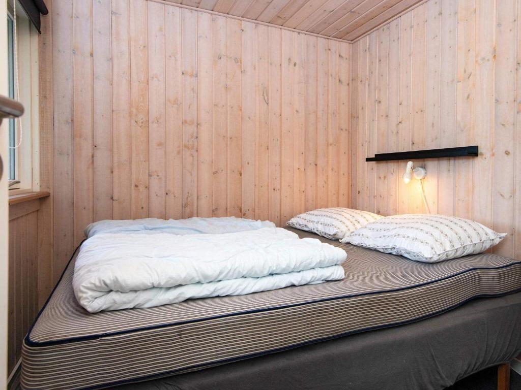 Postel nebo postele na pokoji v ubytování Holiday home Ulfborg LXXVI