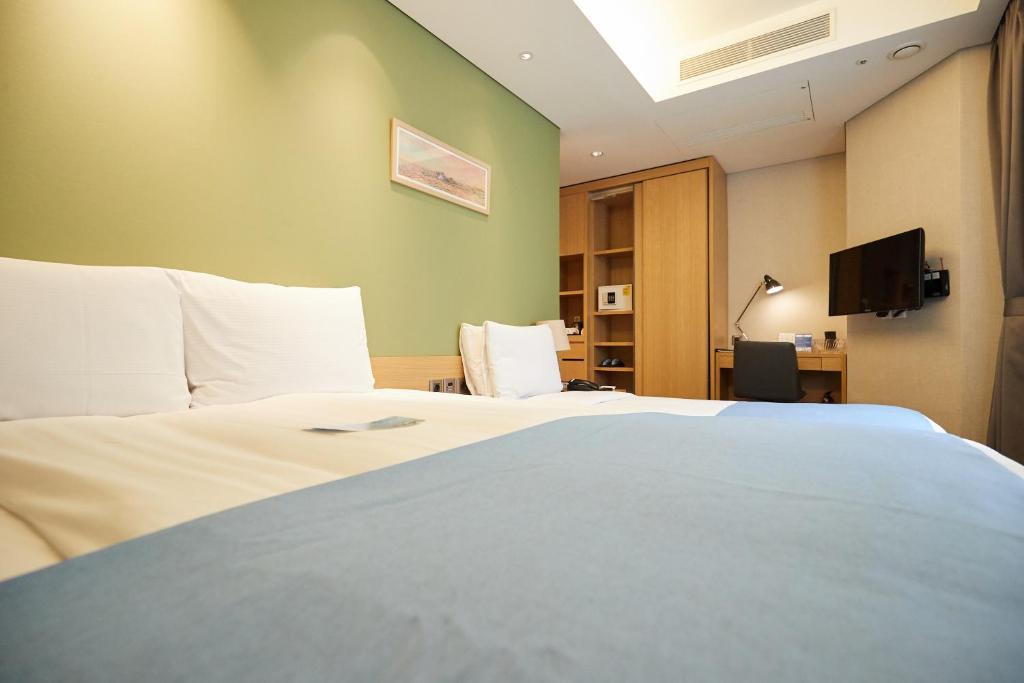 Days Hotel by Wyndham Seoul Myeongdong - Standard Family Room