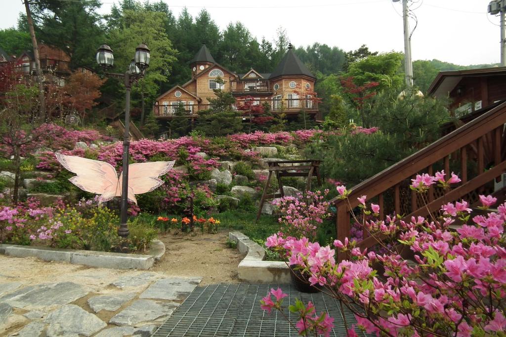 Zahrada ubytování Elf Resort Hotel