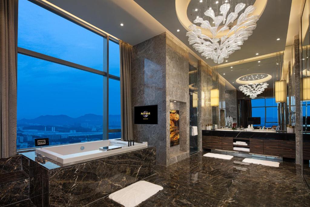 Koupelna v ubytování Hard Rock Hotel Shenzhen
