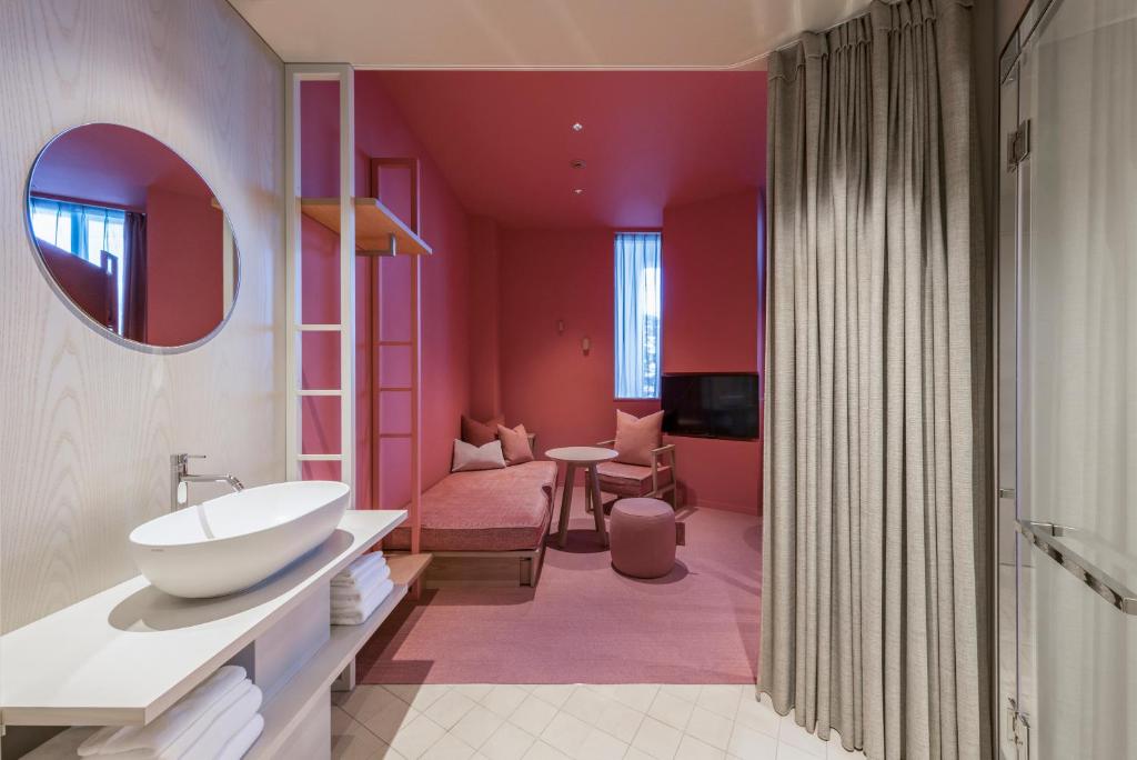 TV a/nebo společenská místnost v ubytování toggle hotel suidobashi TOKYO