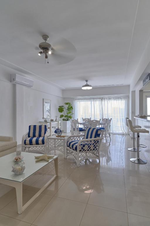 Posezení v ubytování Sunset View 2BR Apartamento Juan Dolio Las Velas