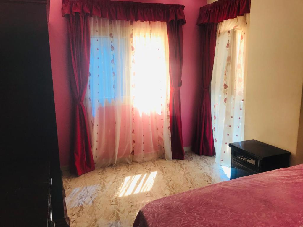 Metro Sheraton street