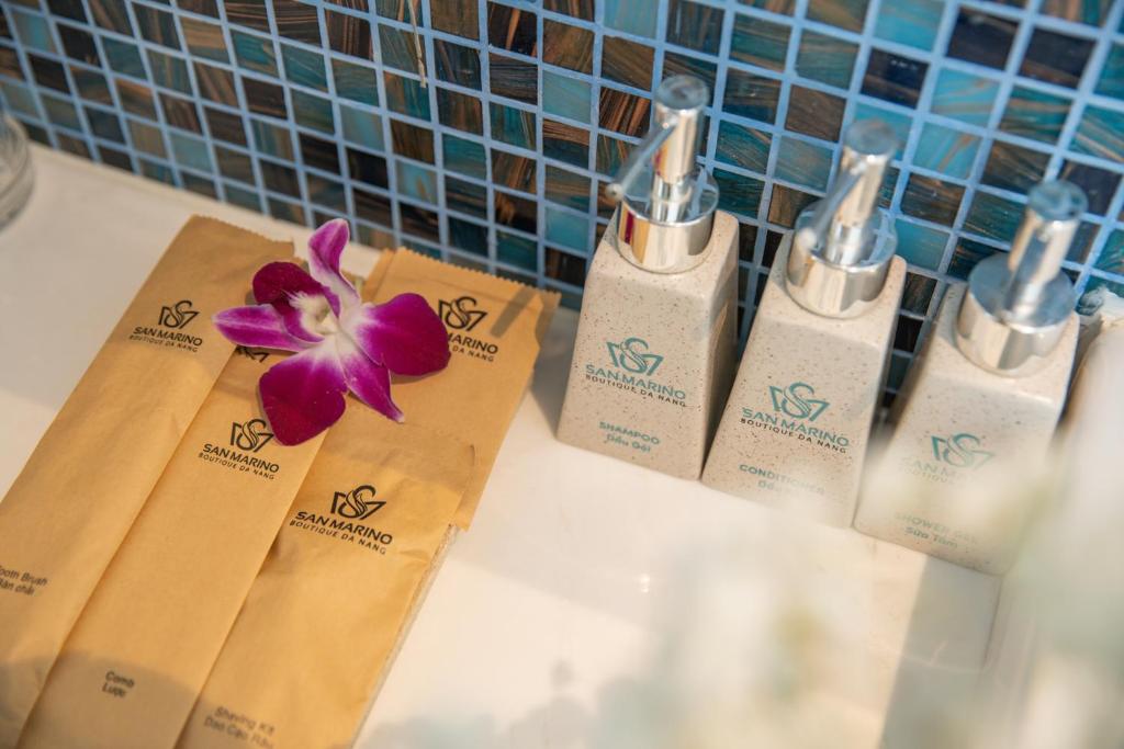 Phòng Deluxe 2 Giường Đơn Với Ban Công Nhìn Ra Thành Phố
