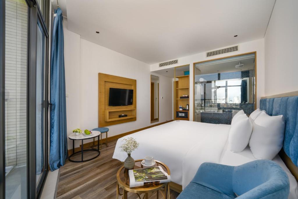 Phòng Deluxe Giường Đôi Với Ban Công Nhìn Ra Thành Phố