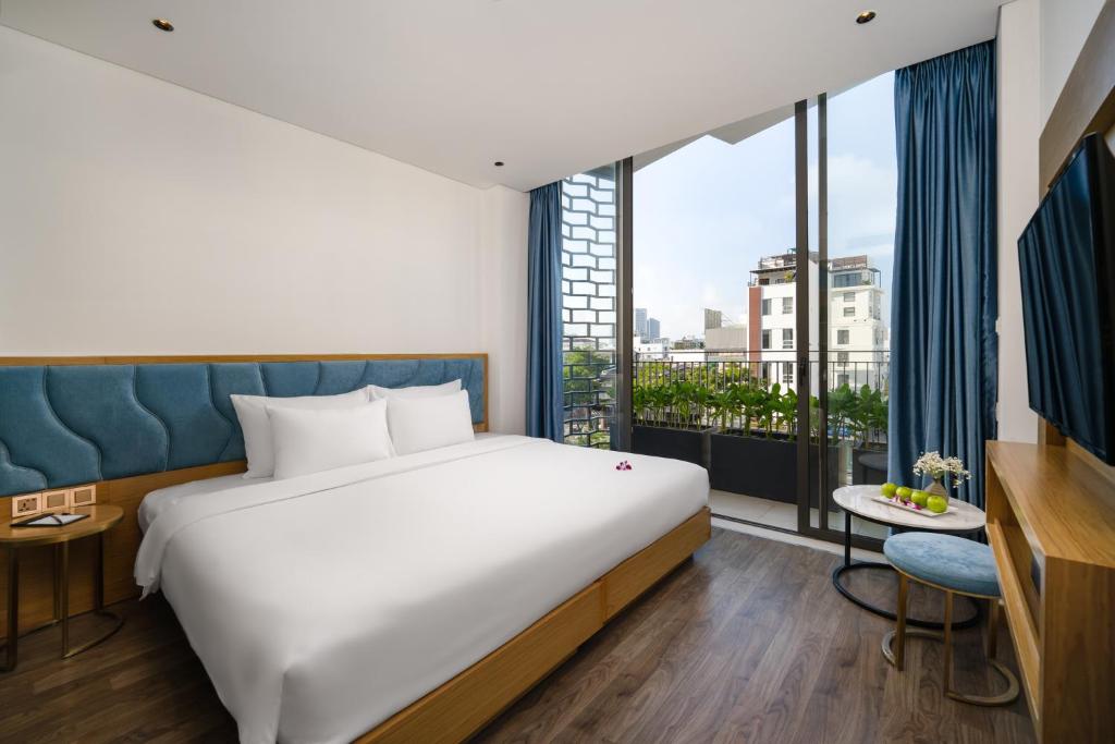 Phòng Deluxe Giường Đôi Với Ban Công Nhìn Ra Thành Phố