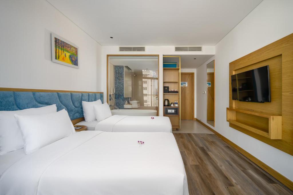 Phòng Premier Deluxe 2 Giường Đơn Có Ban Công Và Bồn Tắm