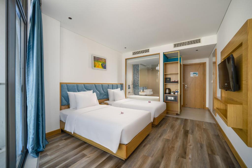 Phòng Premier Deluxe 2 Giường Đơn Có Ban Công Và Bồn Tắm
