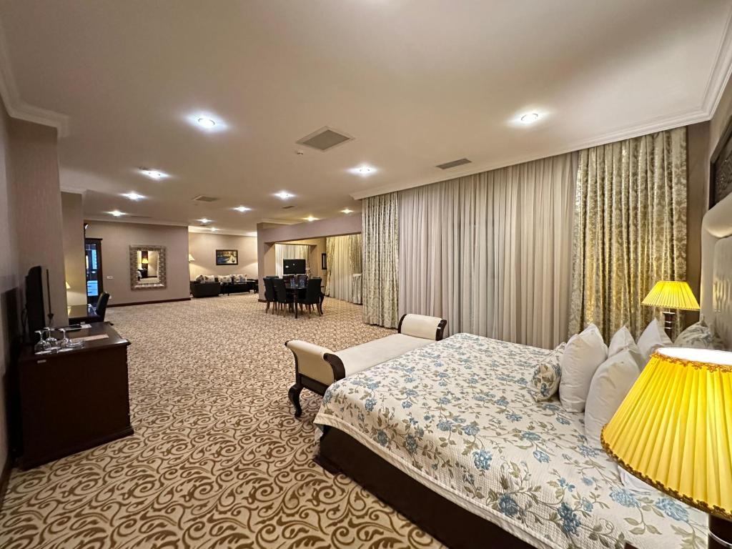 TV a/nebo společenská místnost v ubytování Modern Hotel