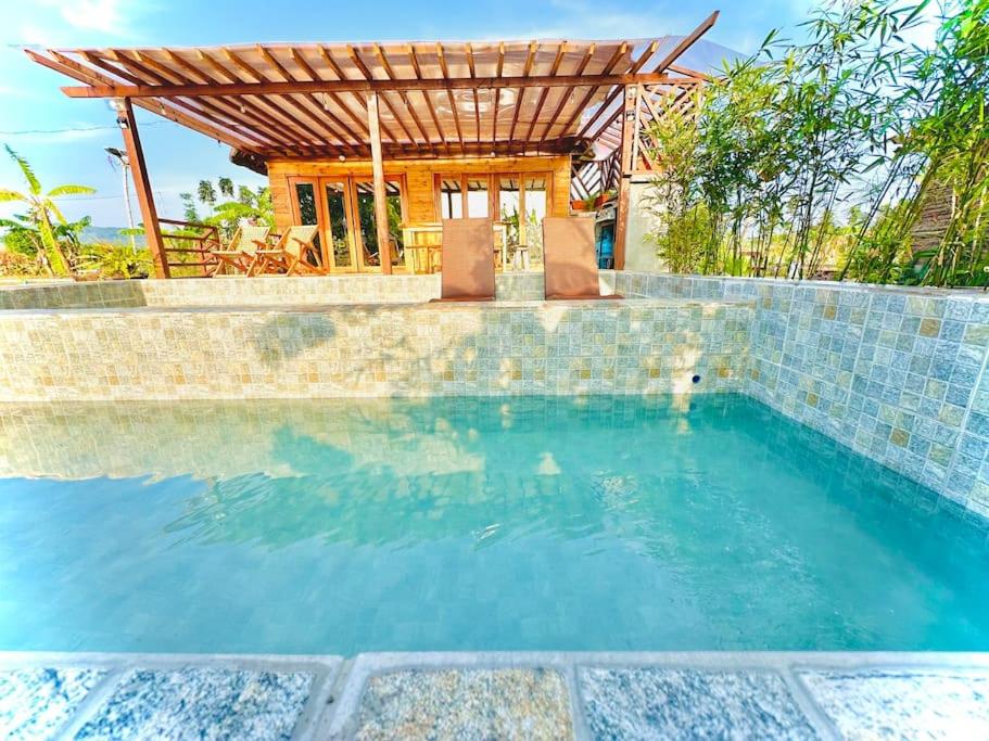 Rancho Oco Pinewood Villa with Swimming Pool, Nasugbu (updated prices 2024)